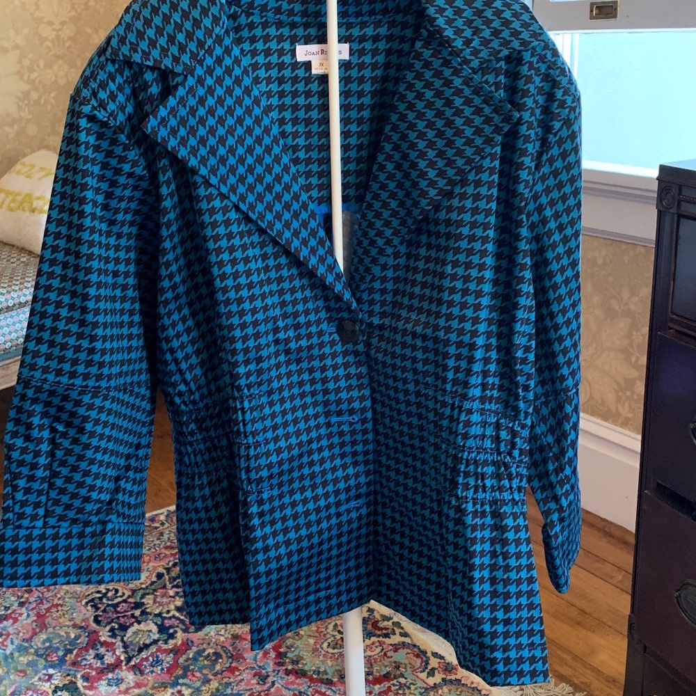Joan Rivers plus size stretch houndstooth blazer.